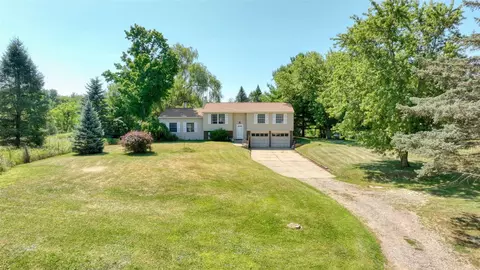 Exterior - 2129 Heights, Brooklyn, MI 49230 photo 5 of 5
