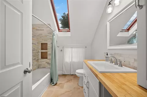 Bath - 7760 Empire, Benton Harbor, MI 49022 photo 1 of 8