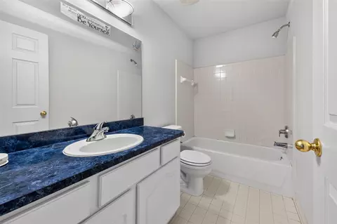 Bath - 13601 Chestnut, Taylor, MI 48180 photo 5 of 5