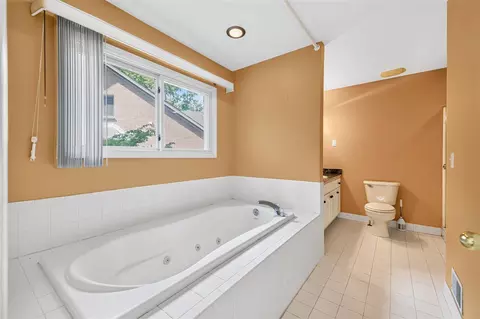 Bath - 13601 Chestnut, Taylor, MI 48180 photo 1 of 5