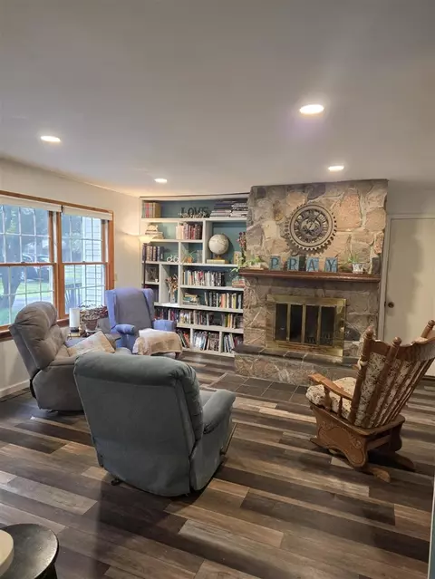 Living - 215 Wickenham, Spring Arbor, MI 49283 photo 4 of 4