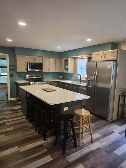 Kitchen - 215 Wickenham, Spring Arbor, MI 49283 photo 3 of 4