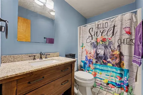 Bath - 215 Wickenham, Spring Arbor, MI 49283 photo 3 of 4