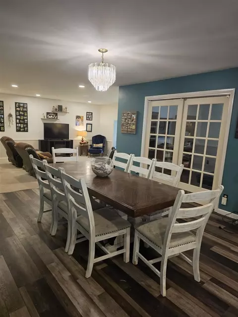 Dining - 215 Wickenham, Spring Arbor, MI 49283 photo 3 of 3