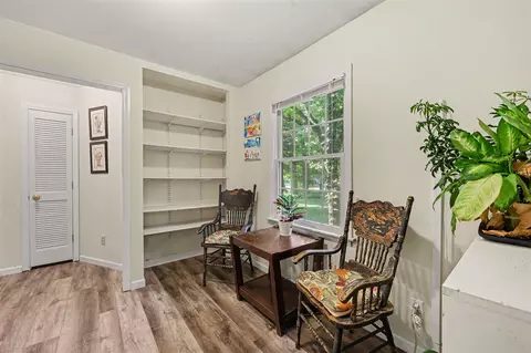 Entry Way - 215 Wickenham, Spring Arbor, MI 49283 photo 2 of 2