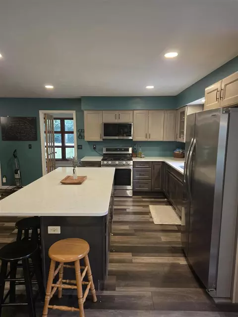 Kitchen - 215 Wickenham, Spring Arbor, MI 49283 photo 4 of 4