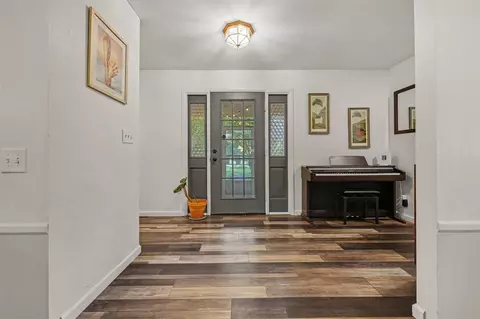 Entry Way - 215 Wickenham, Spring Arbor, MI 49283 photo 1 of 2
