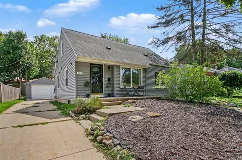 2738 Richards, East Grand Rapids, MI 49506