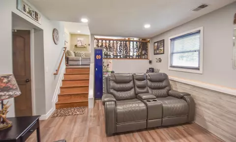 Entry Way - 536 Schaeffer, Coldwater, MI 49036 photo 1 of 3