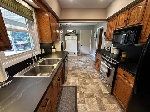 Kitchen - 536 Schaeffer, Coldwater, MI 49036 photo 3 of 3