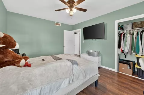 Bedroom - 4940 Wanda, Jackson, MI 49201 photo 2 of 8