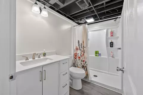 Bath - 4940 Wanda, Jackson, MI 49201 photo 2 of 2