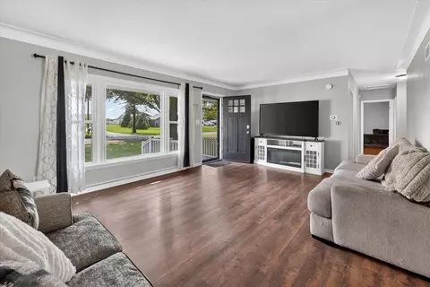 Living - 4940 Wanda, Jackson, MI 49201 photo 2 of 2