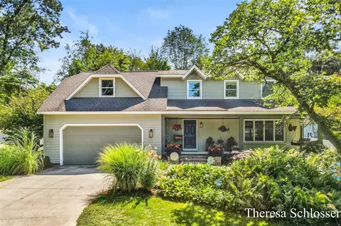 7976 Pine Edge, Alto, MI 49302