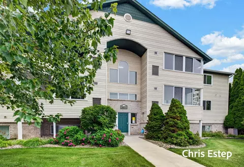5877 Crosswinds #31, Norton Shores, MI 49444