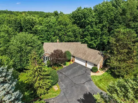 7930 Crestview, Belmont, MI 49306