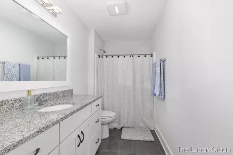 Bath - 3338 Eagle Peak, Jenison, MI 49428 photo 3 of 4