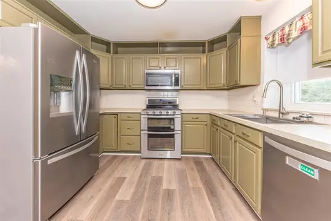Kitchen - 6884 Ralaric, Dexter, MI 48130 photo 2 of 4