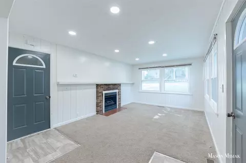 Living - 636 Hackett, Ionia, MI 48846 photo 8 of 8