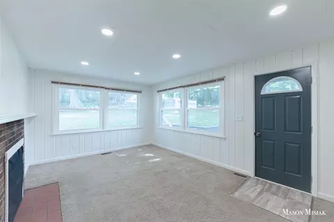 Living - 636 Hackett, Ionia, MI 48846 photo 5 of 8