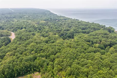 2436 Lakeshore, Fennville, MI 49408