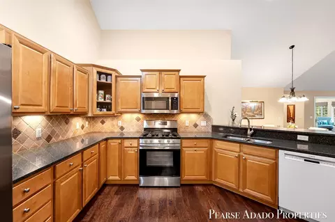 Kitchen - 1033 Bridge Crst, Ada, MI 49301 photo 3 of 5