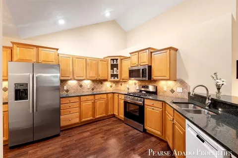 Kitchen - 1033 Bridge Crst, Ada, MI 49301 photo 2 of 5
