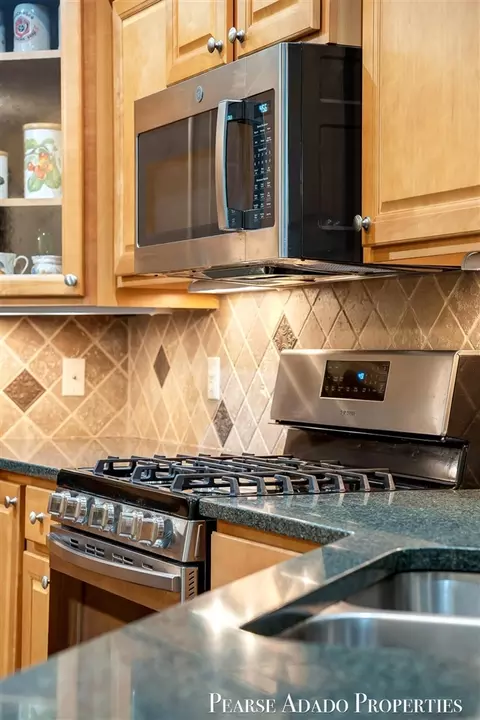 Kitchen - 1033 Bridge Crst, Ada, MI 49301 photo 5 of 5