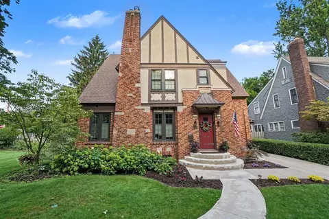 566 Lawndale, Holland, MI 49423