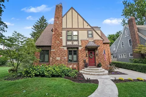 566 Lawndale, Holland, MI 49423