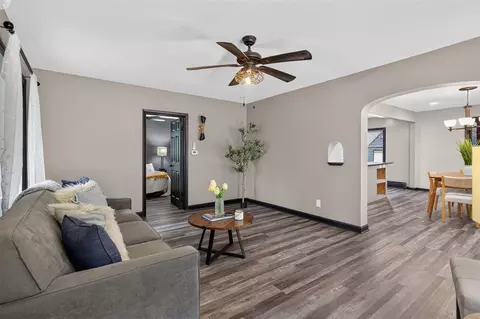 Living - 5006 S Jackson, Jackson, MI 49201 photo 4 of 4