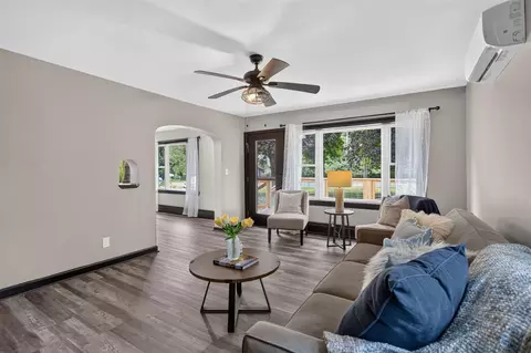 Living - 5006 S Jackson, Jackson, MI 49201 photo 3 of 4