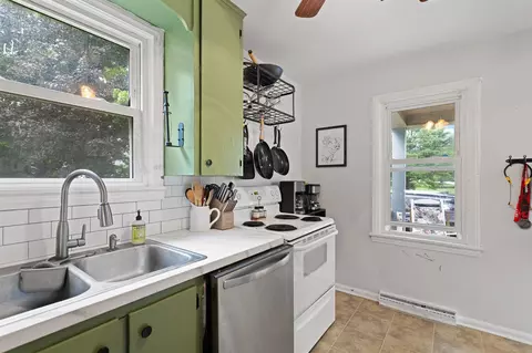 Kitchen - 515 E Russell, Tecumseh, MI 49286 photo 4 of 4