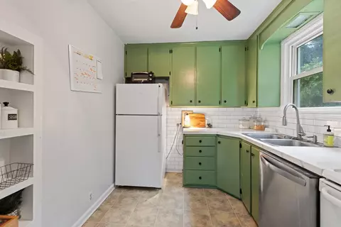 Kitchen - 515 E Russell, Tecumseh, MI 49286 photo 2 of 4