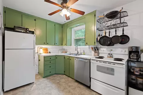 Kitchen - 515 E Russell, Tecumseh, MI 49286 photo 1 of 4