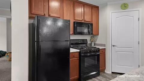 Kitchen - 4959 W Jack Pne, Grant, MI 49327 photo 3 of 4