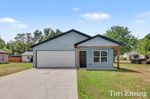 725 N Burgess, Greenville, MI 48838