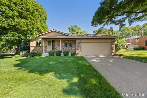 2121 Dewberry, Grand Rapids, MI 49505