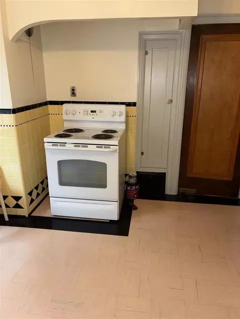 Kitchen - 10734 E Outer, Detroit, MI 48224 photo 2 of 3