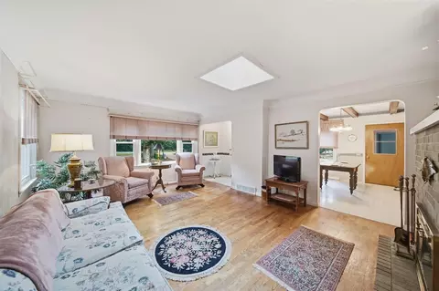 Living - 10935 Warner, Concord, MI 49237 photo 2 of 4