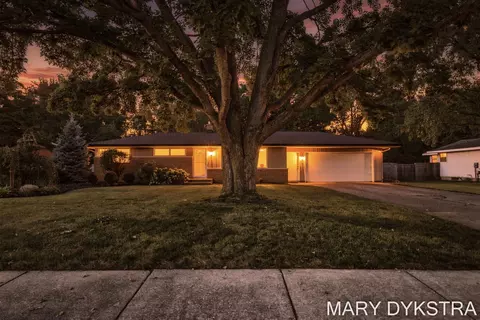 585 Huizenga, Zeeland, MI 49464