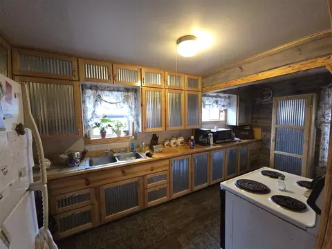 Kitchen - 804 E State, Colon, MI 49040 photo 2 of 4