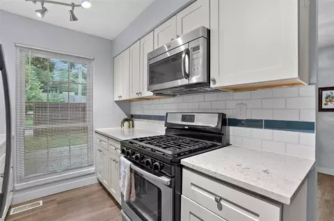 Kitchen - 110 Haymac, Parchment, MI 49004 photo 2 of 4