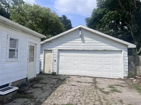 703 E Front, Buchanan, MI 49107 photo 7