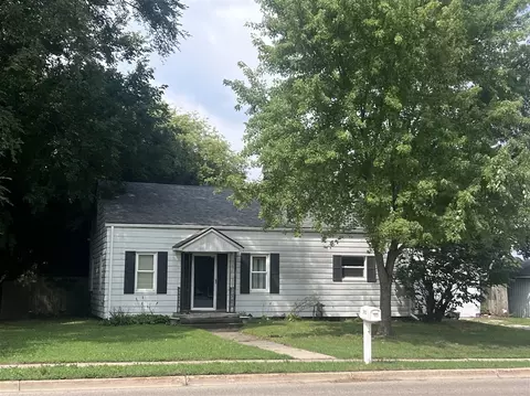 703 E Front, Buchanan, MI 49107 photo 3