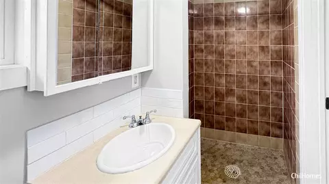 Bath - 716 Root, Belding, MI 48809 photo 2 of 7