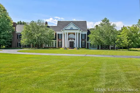 Exterior - 560 Saddlebrook, Ada, MI 49301 photo 2 of 17