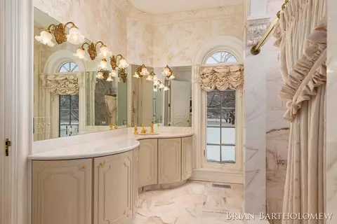 Bath - 560 Saddlebrook, Ada, MI 49301 photo 3 of 8