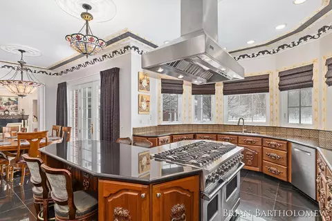 Kitchen - 560 Saddlebrook, Ada, MI 49301 photo 5 of 10