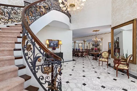 Entry Way - 560 Saddlebrook, Ada, MI 49301 photo 3 of 10